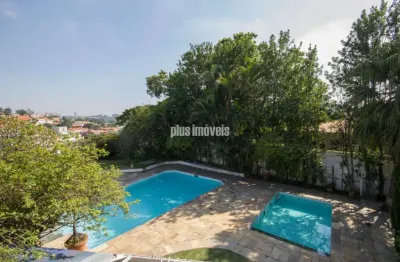 Morumbi 1.231,0m² área de terreno, 678,0m² ac - 4 suítes 4 gar, piscina e quadra de squash