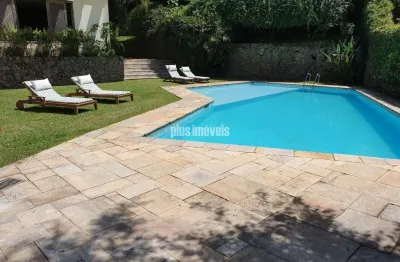 Casa com 1.300m² em rua fechada frontal pça. vinicius de moraes