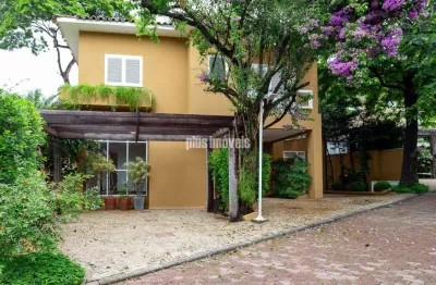 Casa condominio fechado 4 suites 3 garagem , churrasqueira e piscina