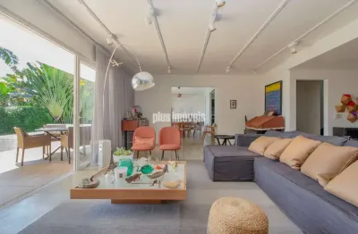Casa com 3 quartos à venda na Avenida São Valério, 380, Jardim Guedala, São Paulo