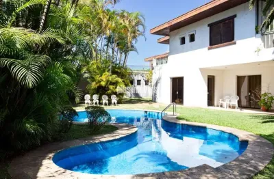 Jardins  865,0m²área construída, 1375,0m² área de terreno, 5 suítes, 14 vagas de garagem
