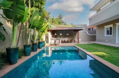 Próximo a praça vinícius de moraes 700,0 m² terreno  721,0 m² área construída 4 suítes , 8 vagas