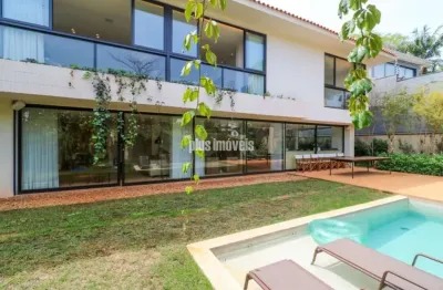 Jardim guedala 457,0m² ac, 590,0m² terreno, 3 suítes, 3 vagas de garagem, piscina e churrasqueiera