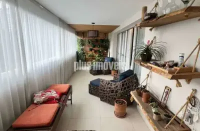 Morumbi local nobre, apartamento foi projetado por arquiteto, ampla varanda vista livre.