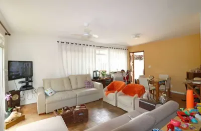 Sobrado 4 dormitórios, 4 vagas, ótimo quintal, excelente localização
