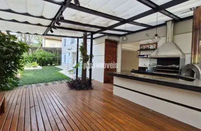 Casa impecável em um terreno de 519m², pronta tudo para morar muito bem