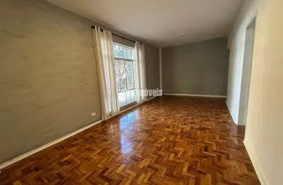 Apartamento diferenciado, prédio charmoso, rua pequena e tranquila