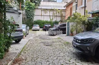 Casa de vila para venda com 3 quartos, sendo 2 suítes, 207m²