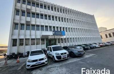 Prédio comercial com 7.000,0m2 , 10.000,0m2 de terreno, várias salas e wcs