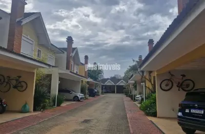 Condomínio fechado com segurança, privacidade, tranquilo e arborizado.