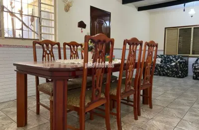 Grande oportunidade, sobrado à venda em localização privilegida