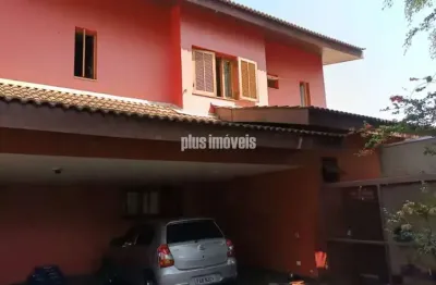 Sobrado à venda na região do butantã com 600 metros do metrô butantã, o imóvel está localizado numa