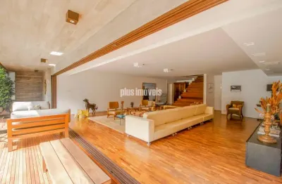 Casa com 4 quartos à venda na Avenida Albert Einstein, 313, Jardim Guedala, São Paulo