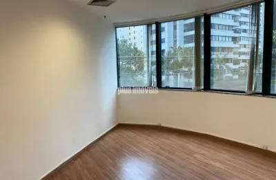 Oportunidade imperdível para seu negócio em Moema, sala comercial pronta para seu negócio