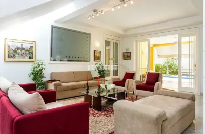 Luxuoso sobrado em Condomínio Fechado na Chac. Monte AlegreAltíssimo Padrão