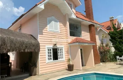 Casa de condomínio no alto da boa vista com incrível área externa com piscina e churrasqueira