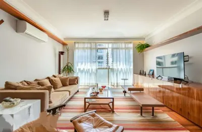 Apartamento de 200 m a.u , finamente decorado, com duas suítes