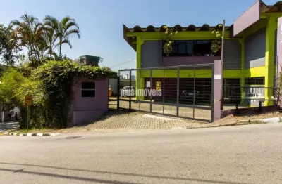 Armazém comercial / industrial em ótimo estado / excelente localização e construção