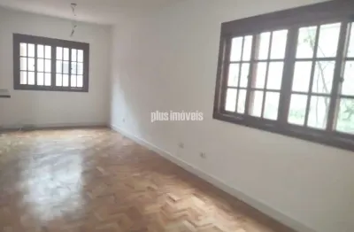 Casa de vila, 4 dormts, totalmente reformada, ótima localização prox. metrô