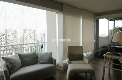 Excelente apto duplex em rua arborizada, 173 metros