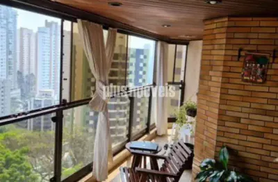 Rua tranquila, próximo ao parque burle marx e ao colégio porto seguro