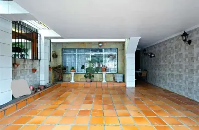 Sobrado com 3 quartos e 3 banheiros à venda, 195 m²