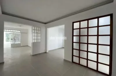 Casa ampla à venda - 5 dormitórios, 3 vagas - próxima ao metrô santa cruz
