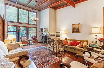 Casa/sobrado 1.200 m² de terreno e 526 m² de área útil, piscina, jardim no alto da boa vista.