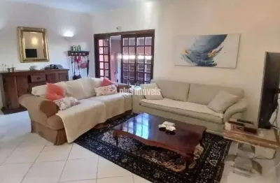 Sobrado com 240m² de área útil, 3 dormitórios, suíte- campo belo