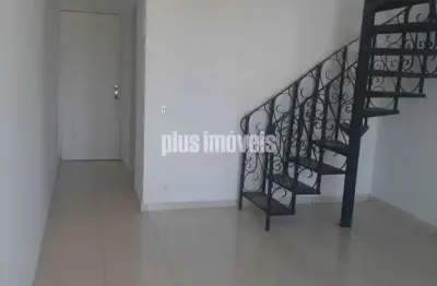 Cobertura localizada rua com acesso a corredor de onibus e comercio