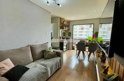 Apartamento de 50m² Mobiliado  no Anália Franco | Em frente ao Hosp. Vitória