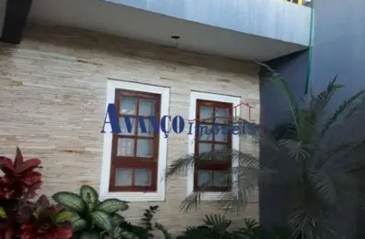 Lindo sobrado com acabamento impecável - estuda permutas