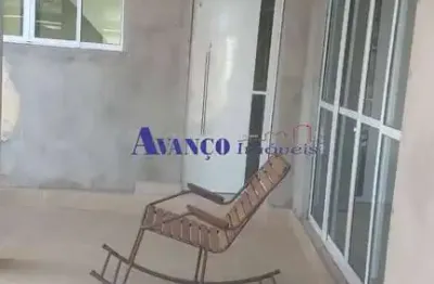 Jardim do lago - casa térrea reformada, faltando apenas pintura