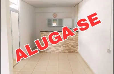 Aluga-se casa espaçosa no condomínio moradas dos ipês!