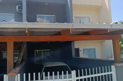 Geminado com 02 dormitórios, cozinha mobiliada e churrasqueira, para alugar