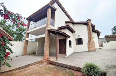 Casa à venda em Cotia, Granja Viana, com 3 quartos, com 230 m², Gramado