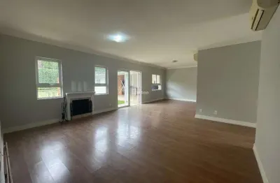 Casa para alugar em Cotia, Granja Viana, com 3 suítes, com 180 m², Condomínio Paineiras