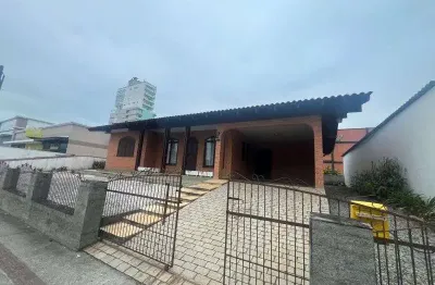 Casa com 3 quartos para alugar na Rua Ruy Barbosa, 315, Centro, Timbó