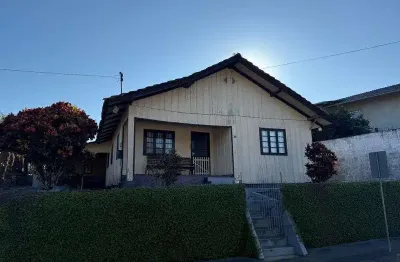 Casa à venda no Cruzeiro, Rio dos Cedros 