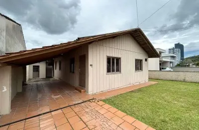 Casa com 4 quartos para alugar na Vila Germer, Timbó 