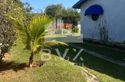 Chácara à venda em araçoiaba da serra-sp, bairro campo do meio: 2 quartos, sala, banheiro, 6 vagas garagem e 180m² de área.quarto e banho nos fundos