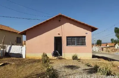 Casa para venda em bom despacho, geraldo cesário, 2 dormitórios, 1 banheiro, 1 vaga