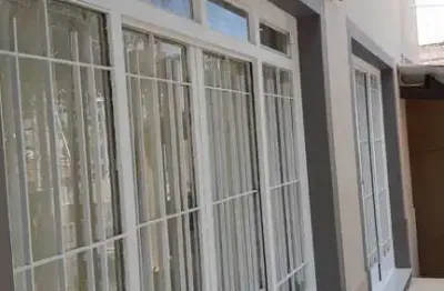 Aluga casa 4 dorms 1 suite 4 vagas. próximo ao horto florestal