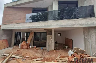 Sobrados de alto padrão não geminados em condomínio - mercês