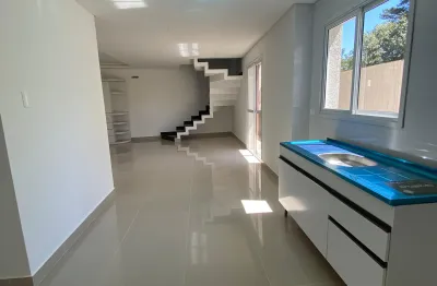 Sobrado triplex em condominio fechado em meio a natureza