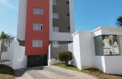 Excelente apartamento com cozinha com armários, sala com sacada e garagem com depósito