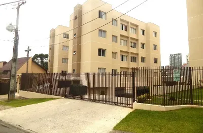 Lindo apartamento com armários na cozinha e guarda roupa em 01 quartos em ótima localização.