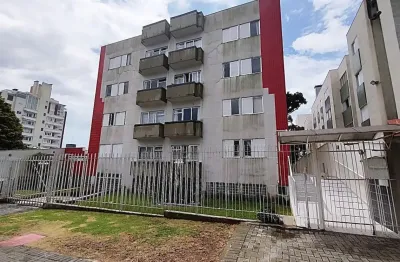 Ótimo apartamento na Vila Izabel com sacada e lareira na sala.