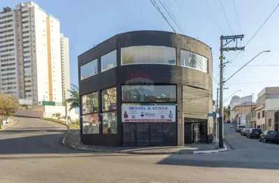 Prédio comercial moderno e versátil – 305m² construídos