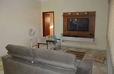 Casa com 2 quartos à venda na Rua das Camélias, Cidade Jardim I, Americana